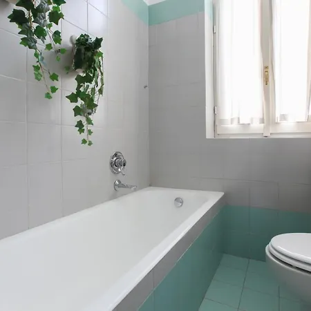 Apt With Balcony - 50 M Far From Pagano M1 * ميلان